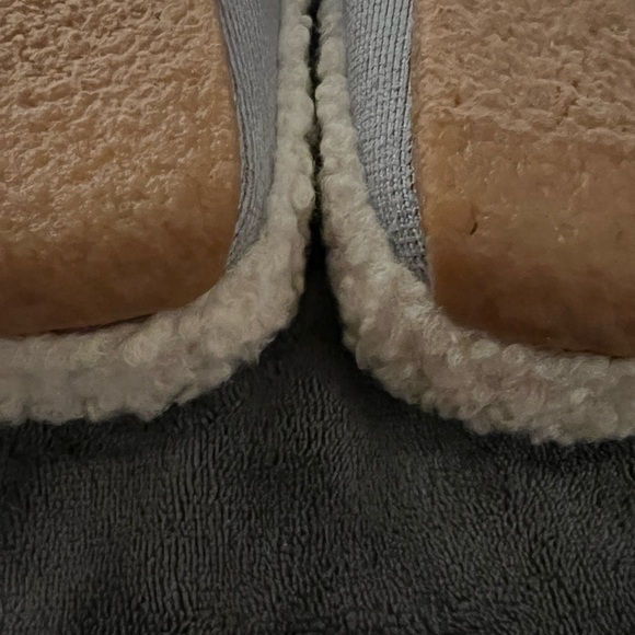 Rothy's Gray Slip-On Sherpa-Lined Mules with Cream Trim, NWOT-No Box! Size 9. - Picture 13 of 16
